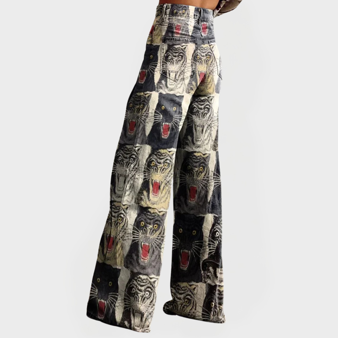 Stylish Jeans with Wide Legs and Comfortable Fit