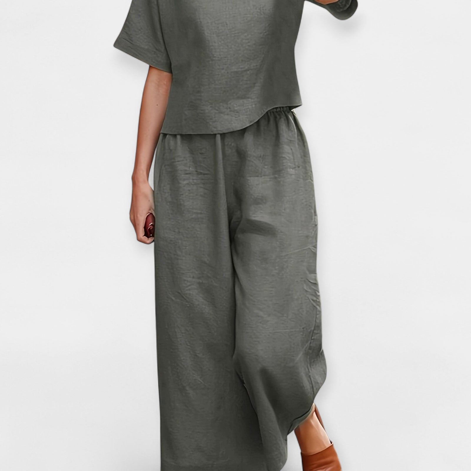 Airy Trouser Set with Short-Sleeved Top