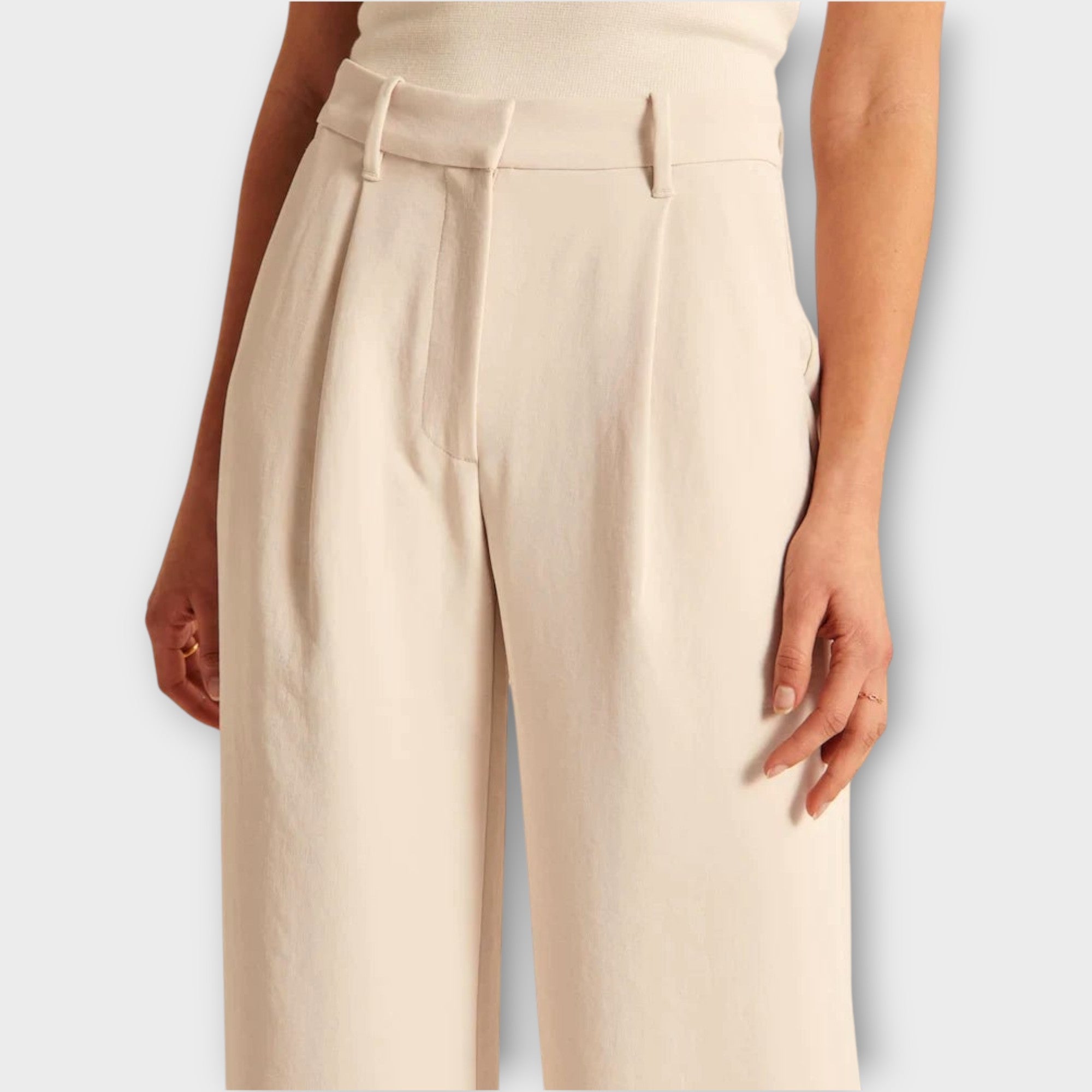 Wide-Leg Tailored Pants